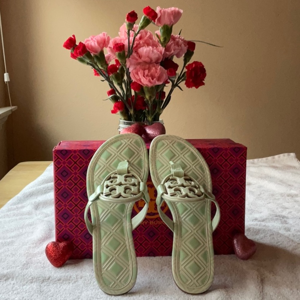 💚 TORY BURCH METAL MILLER SANDALS 💚 - Picture 2 of 16